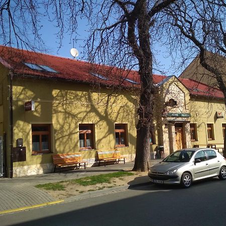 Penzion Pod Kastany Kvasice Eksteriør billede